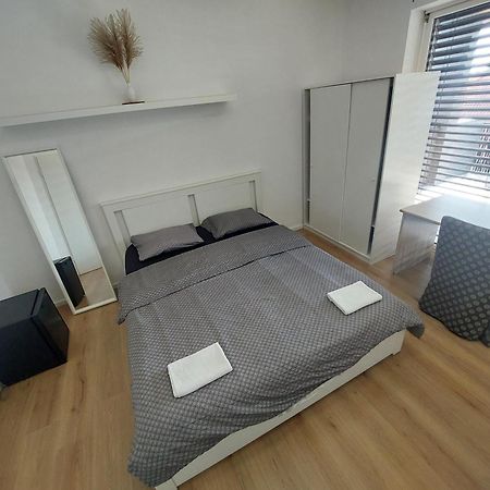 Rose Valley, Modern Studios & Apartments Любляна Екстериор снимка