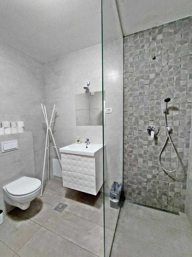 Rose Valley, Modern Studios & Apartments Любляна Екстериор снимка