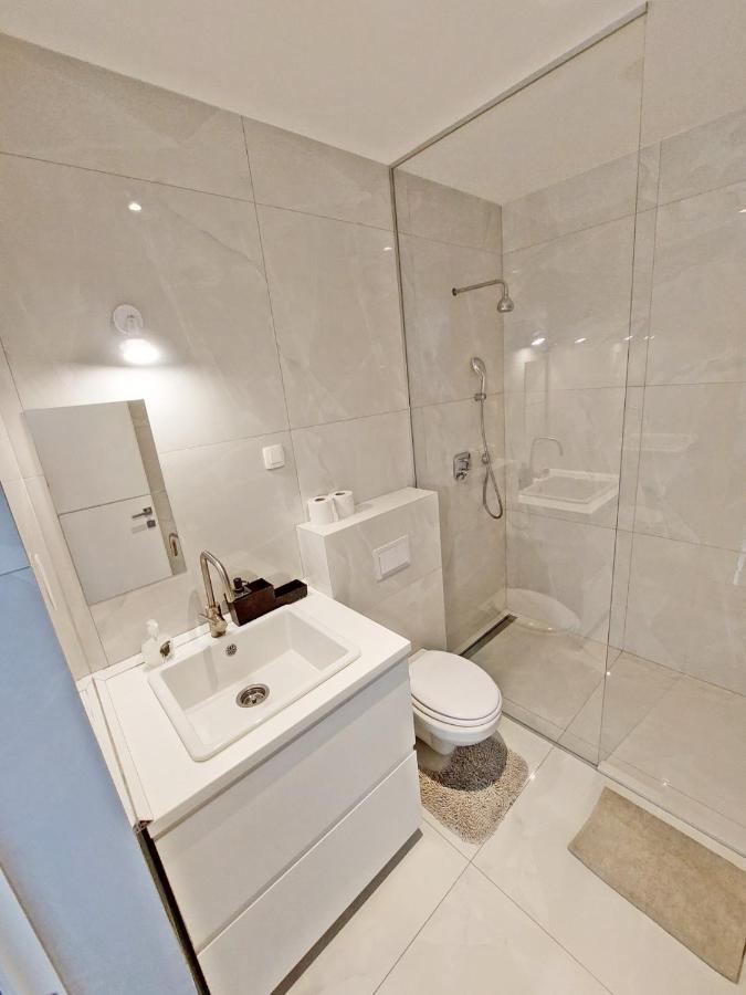 Rose Valley, Modern Studios & Apartments Любляна Екстериор снимка